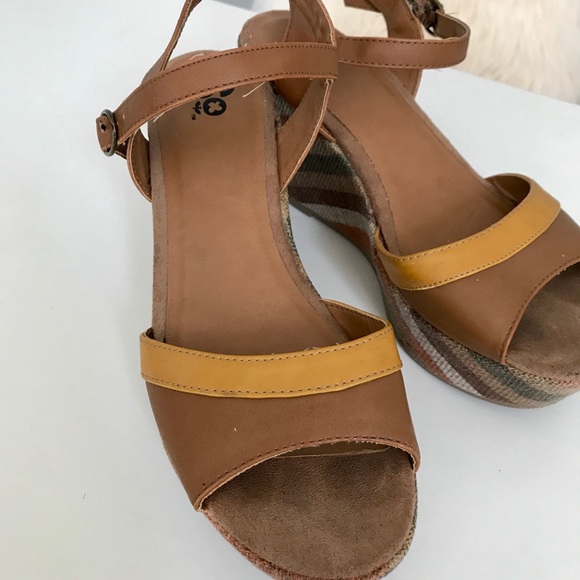 Fabric Wrapped Platform Wedges - Picture 4 of 13